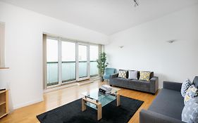 Skyvillion - 3Bed Penthouse Near London City Airport, O2 Arena, London Excel Centre With Parking